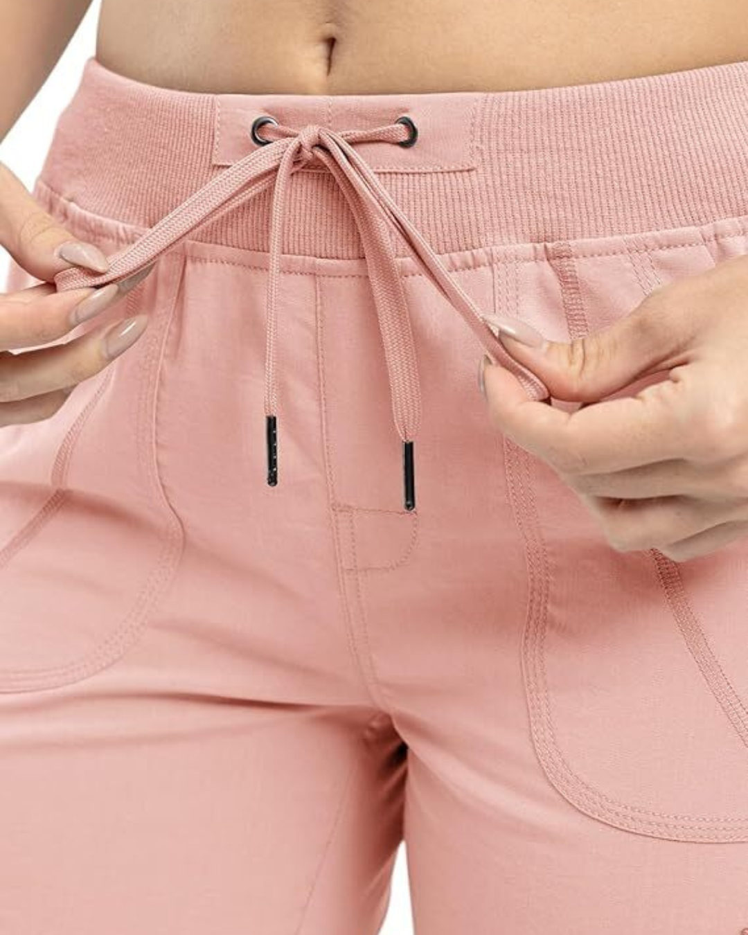 Pantalón cargo capri con bolsillos laterales y cintura ajustable