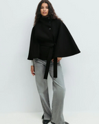 Chaqueta tipo capa con cinturón para mujer