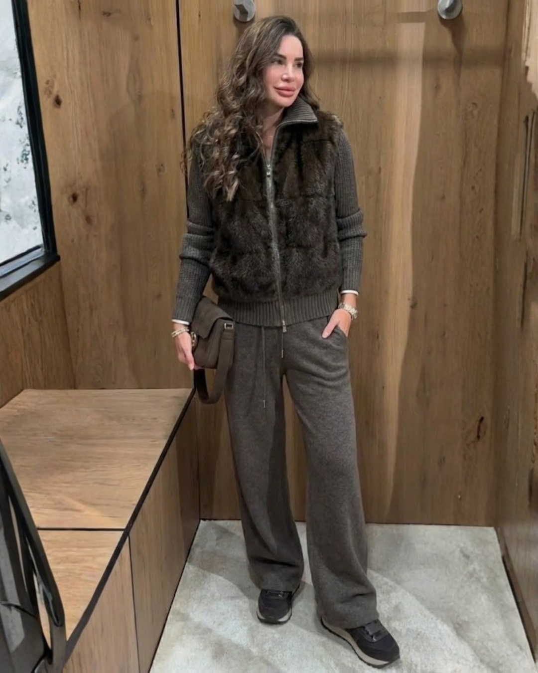 Conjunto Casual de Chaqueta y Pantalón con Detalles de Felpa para Mujer