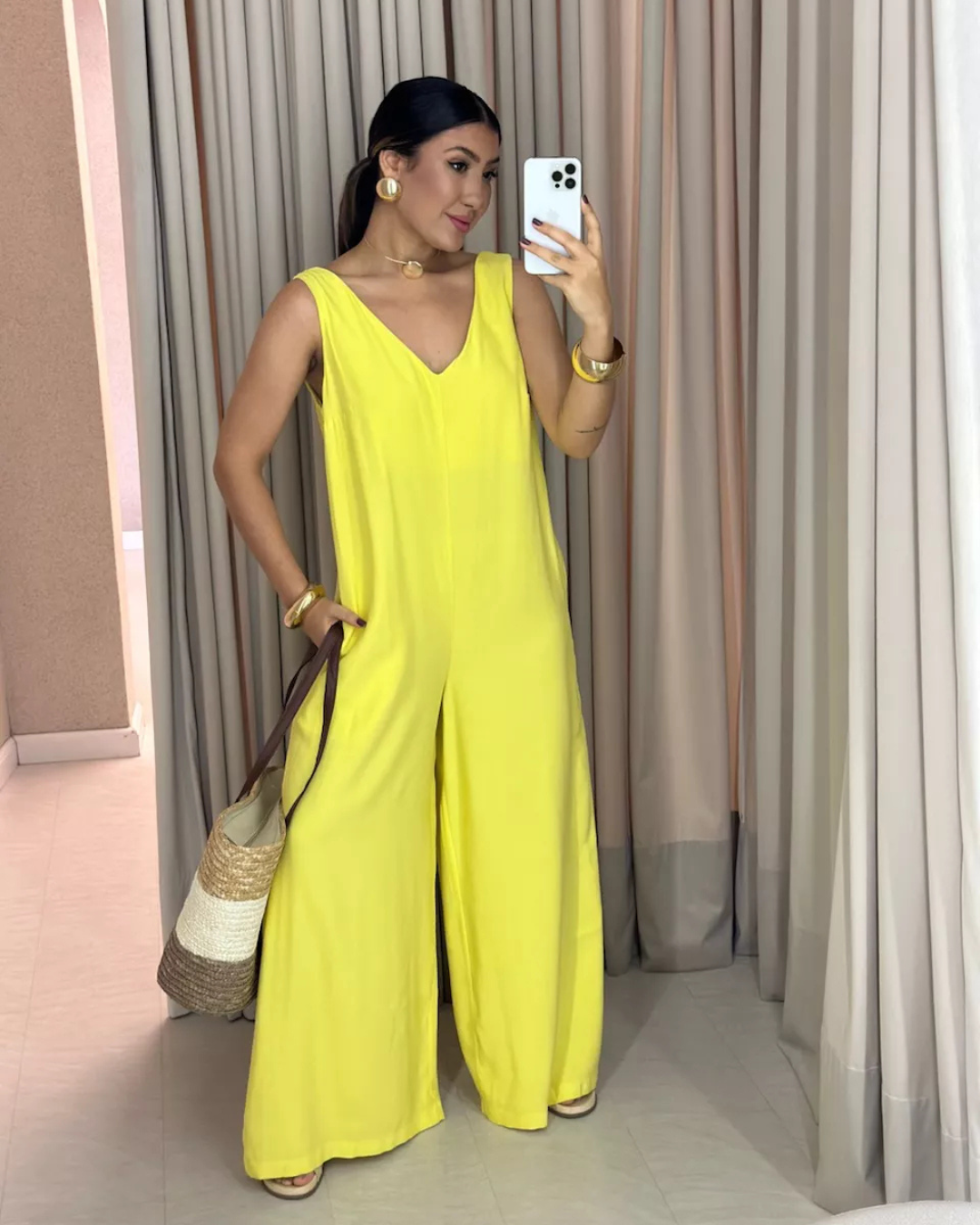 Conjunto Casual de Mujer con Cuello en V en Color Liso