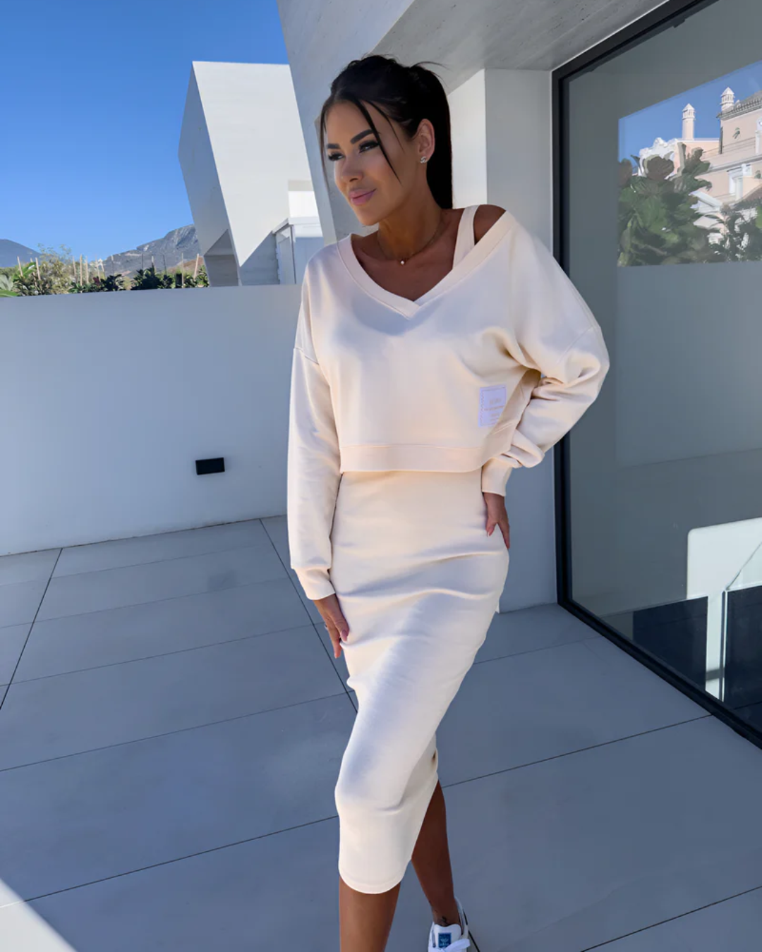 Conjunto de Vestido y Suéter Corto con Cuello en V