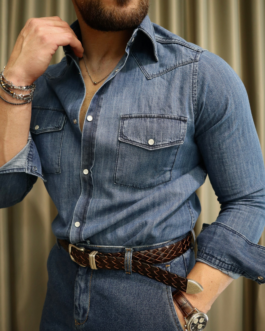 Camisa  Elegante para Hombre con Manga Larga y Botones Distintivos