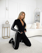 Mono deportivo ajustado con cremallera y bandas laterales para mujer