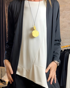 Jersey asimétrico de diseño elegante para mujer