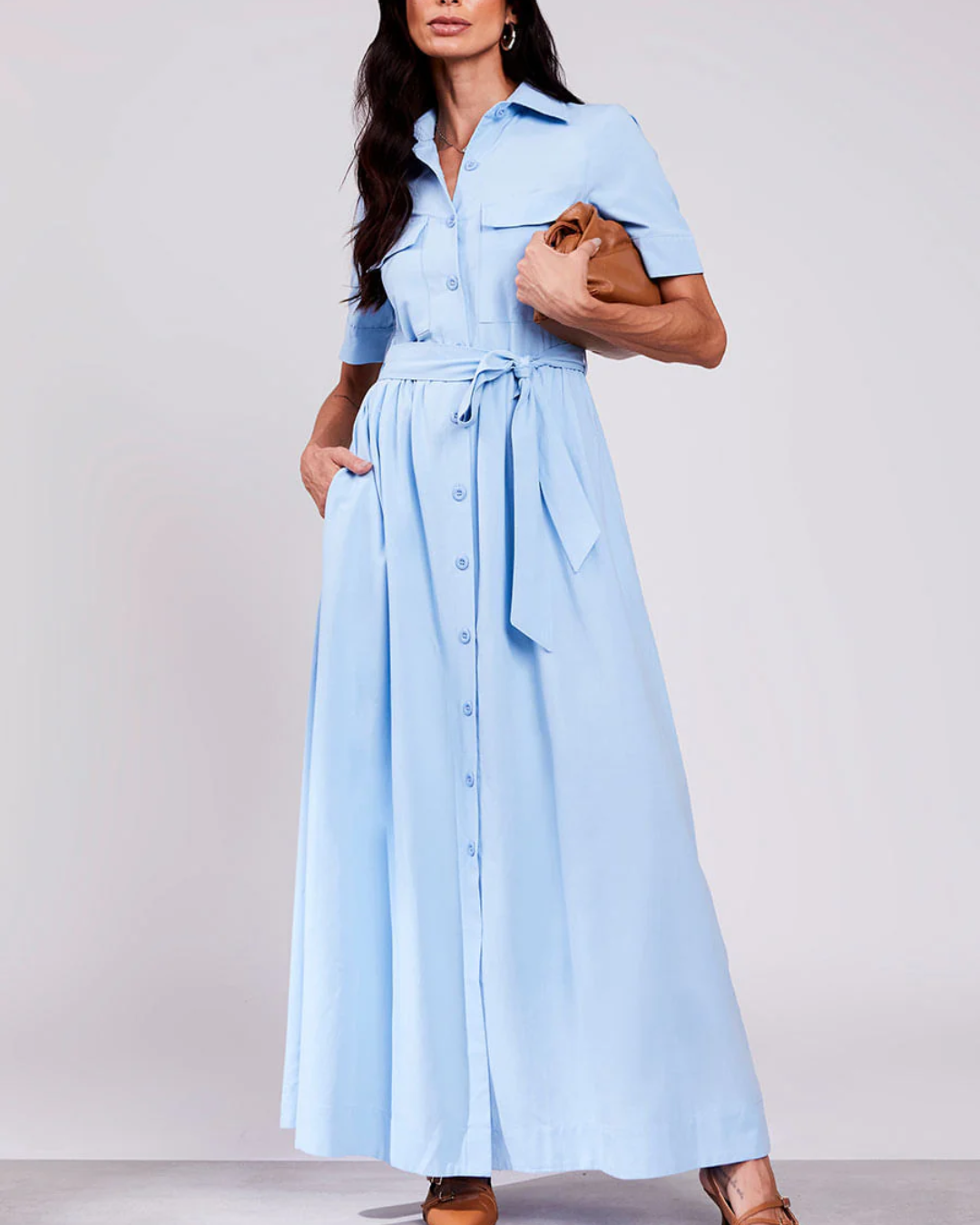 Vestido Elegante de Corte Contemporáneo y Diseño Atemporal