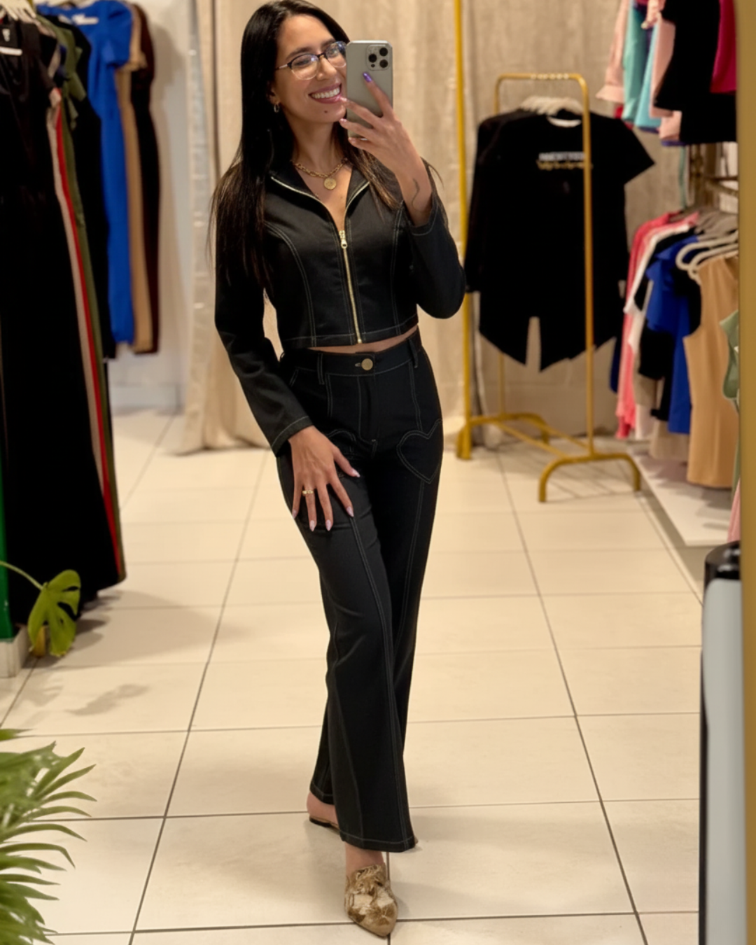 Conjunto con chaqueta crop y pantalón de corte recto para mujer®