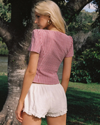 Blusa Entallada de Cuadros con Escote en V y Mangas Cortas Abullonadas