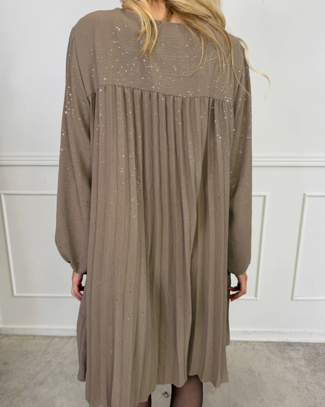 Vestido plisado con brillo®