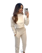 Conjunto de suéter crop de cuello alto y joggers para mujer