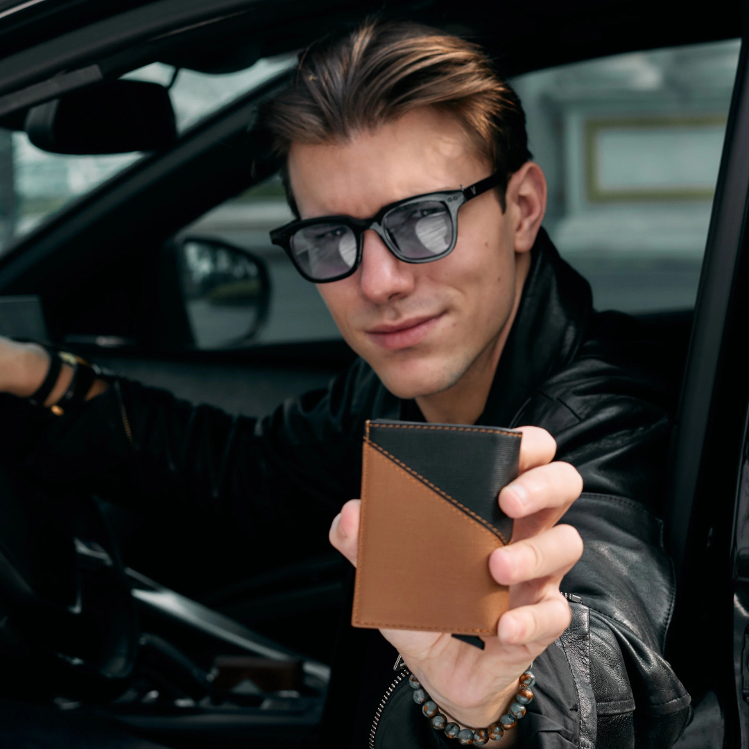 Cartera con protección RFID y expulsor automático de tarjetas®