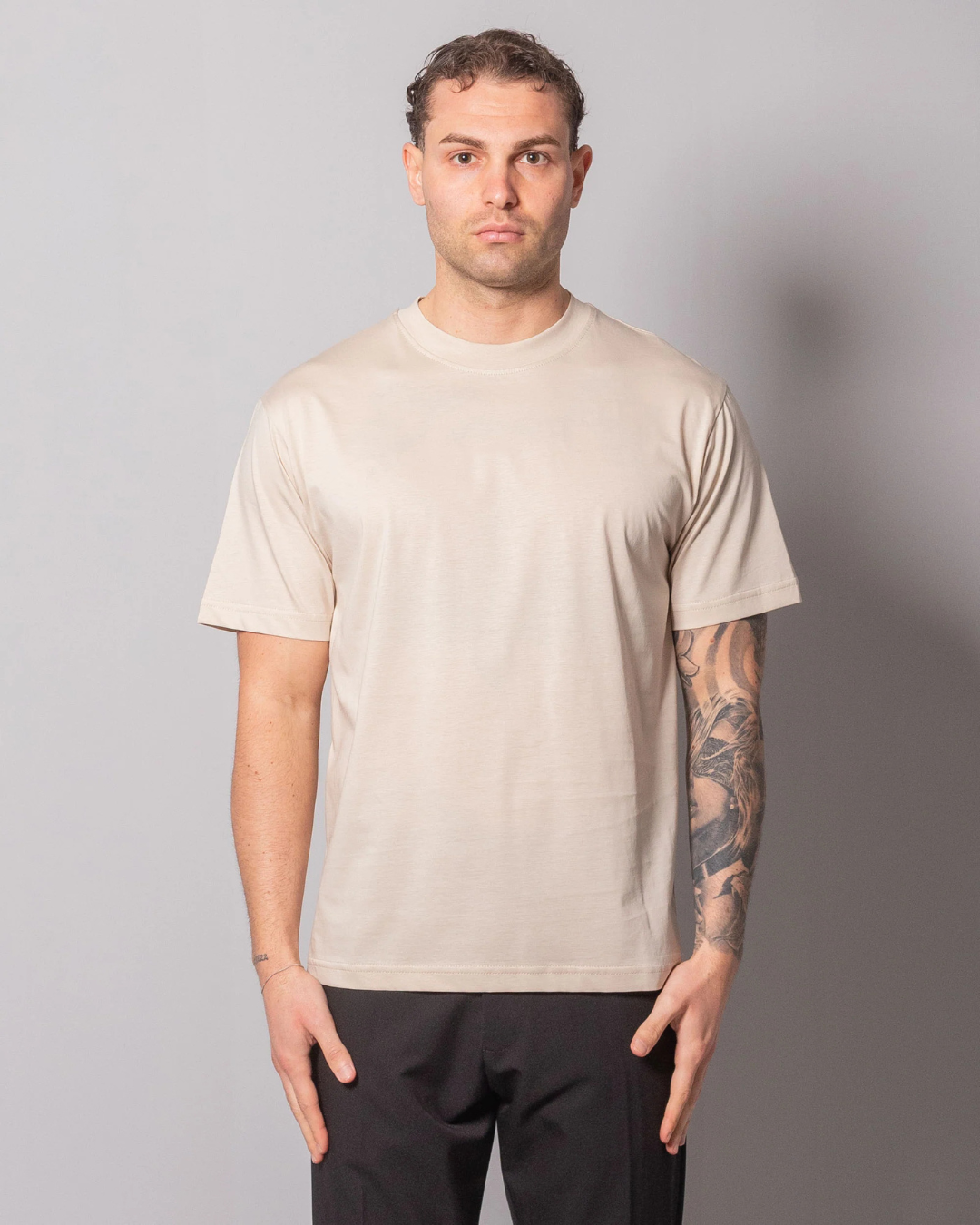 Camiseta de Hombre de Tejido ligero y Corte Entallado