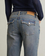 Jeans Clásicos de Lavado Oscuro y Corte Ligeramente Acampanado para mujer®