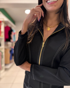 Conjunto con chaqueta crop y pantalón de corte recto para mujer®