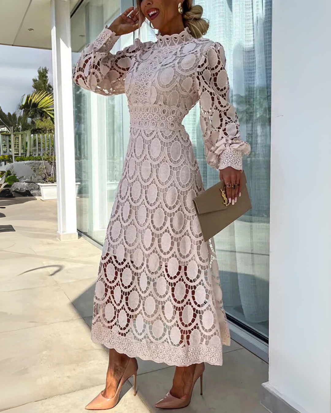 Vestido Largo de Encajes con Maga Estilo Farol