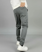 Pantalones elásticos premium ajustados para hombre®