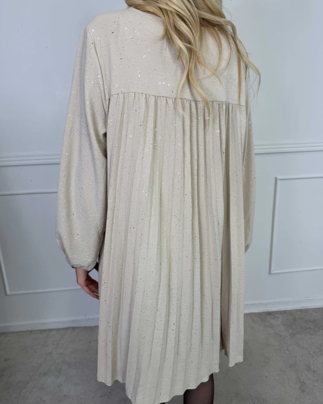 Vestido plisado con brillo®