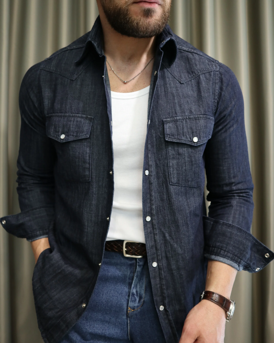 Camisa  Elegante para Hombre con Manga Larga y Botones Distintivos