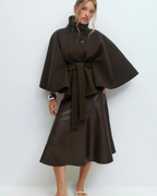 Chaqueta tipo capa con cinturón para mujer