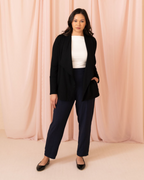 Pantalón Recto de Tiro Medio con Pinzas Frontales y Tejido Fluido