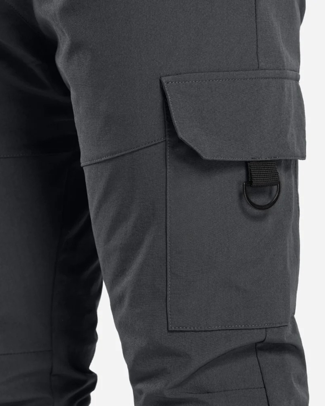 Pantalón Deportivo Cargo de Hombre con Bolsillos Laterales y Corte Ajustado