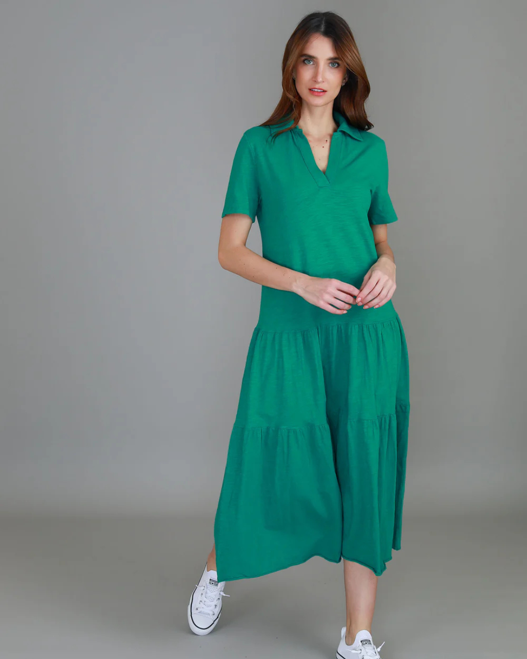 Vestido largo con cuello camisero y estilo holgado