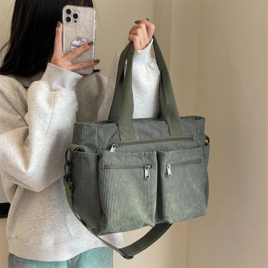 Bolso con varios compartimentos y diseño informal ideal para el día a día y para viajar®