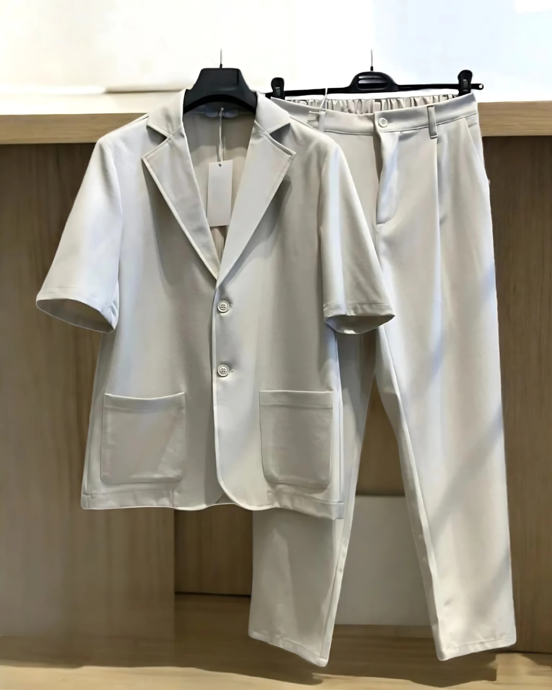 Conjunto de Camisa con Bolsillos Frontales y Pantalón para Hombres