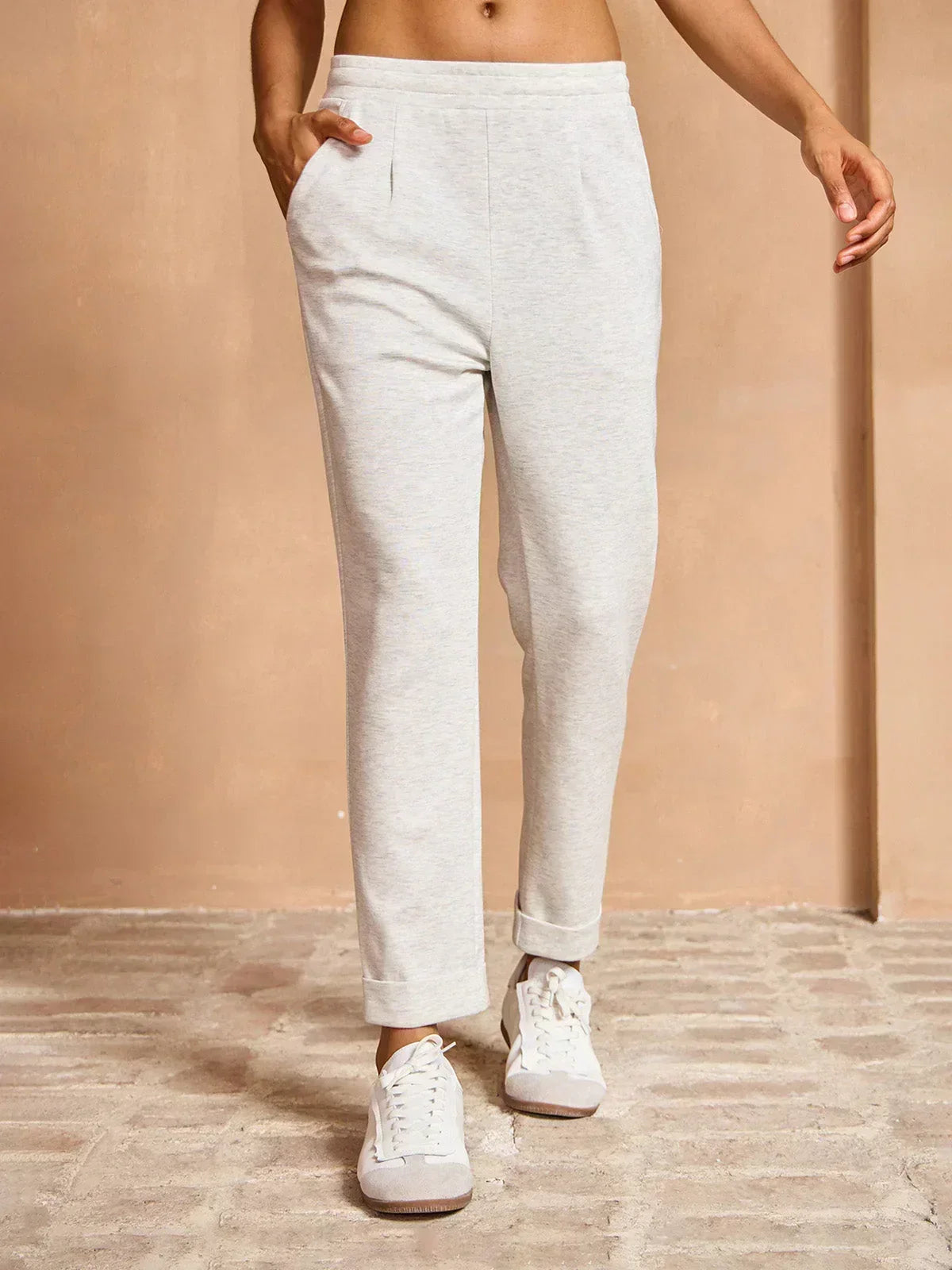 Pantalones anchos y elegantes para mujer